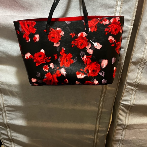 NWT Victoria’s Secret gorgeous floral tote bag - Picture 13 of 16